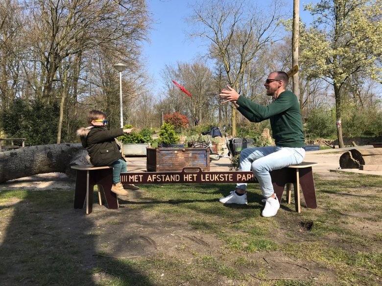 科罗纳危机 Kruk 长凳，由 Object Studio 设计