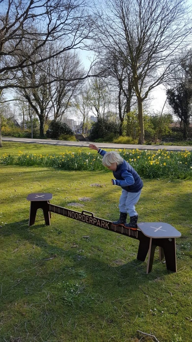 科罗纳危机 Kruk 长凳，由 Object Studio 设计