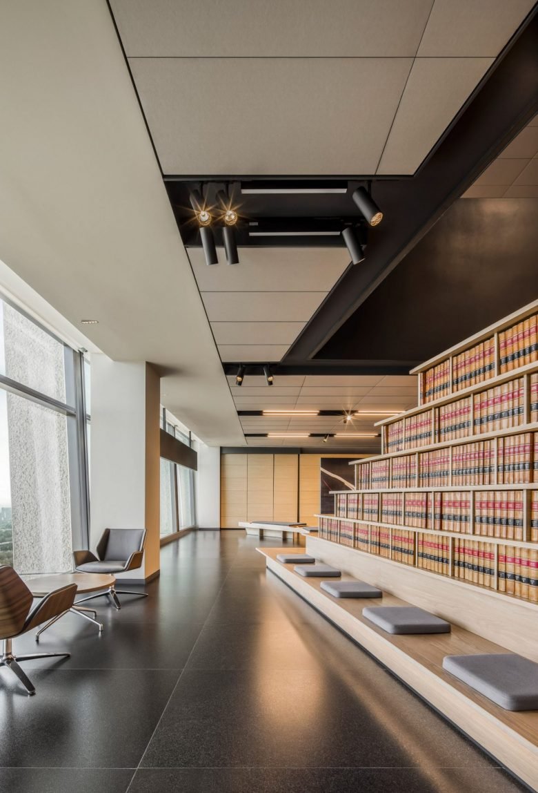 Esrawe Studio 的企业 C 办公室