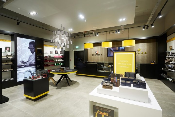 英国斯温顿的 Cross-Sheaffer 钢笔店,由 David Adcock 和 Sean Revell 设计 英国斯温顿的 Cross-Sheaffer 钢笔店,由 David Adcock 和 Sean Revell 设计