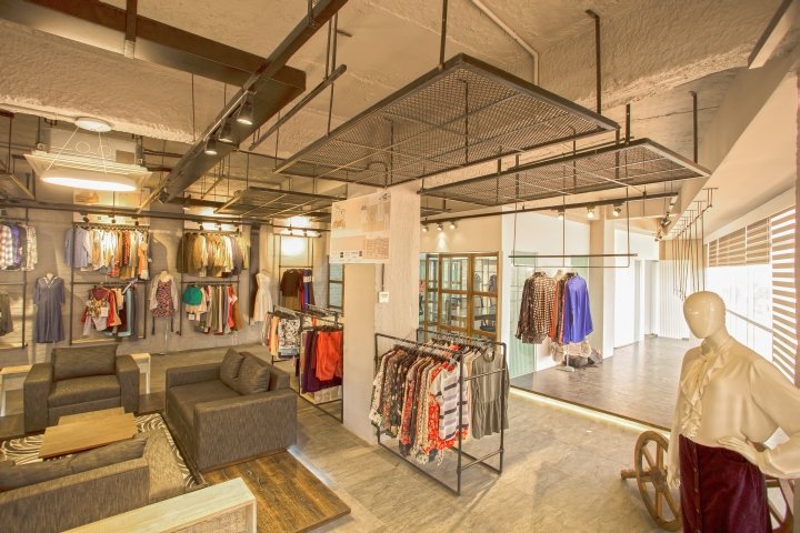 Crown Wears 零英寸展厅,加济布尔 – 孟加拉国 Crown Wears 零英寸展厅,加济布尔 – 孟加拉国