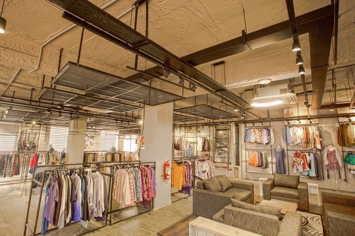 Crown Wears 零英寸展厅,加济布尔 – 孟加拉国 Crown Wears 零英寸展厅,加济布尔 – 孟加拉国