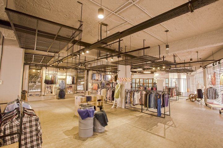 Crown Wears 零英寸展厅,加济布尔 – 孟加拉国 Crown Wears 零英寸展厅,加济布尔 – 孟加拉国