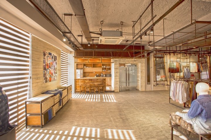 Crown Wears 零英寸展厅,加济布尔 – 孟加拉国 Crown Wears 零英寸展厅,加济布尔 – 孟加拉国