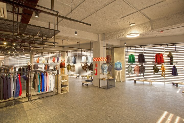 Crown Wears 零英寸展厅,加济布尔 – 孟加拉国 Crown Wears 零英寸展厅,加济布尔 – 孟加拉国