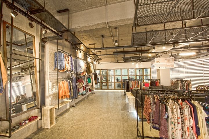 Crown Wears 零英寸展厅,加济布尔 – 孟加拉国 Crown Wears 零英寸展厅,加济布尔 – 孟加拉国