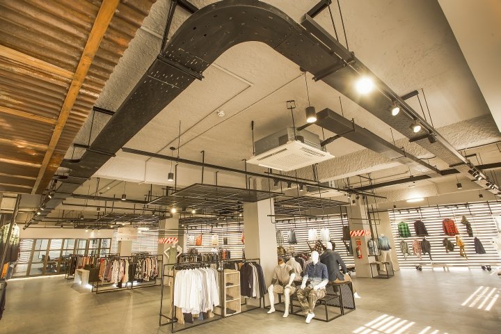 Crown Wears 零英寸展厅,加济布尔 – 孟加拉国 Crown Wears 零英寸展厅,加济布尔 – 孟加拉国