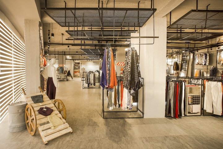 Crown Wears 零英寸展厅,加济布尔 – 孟加拉国 Crown Wears 零英寸展厅,加济布尔 – 孟加拉国