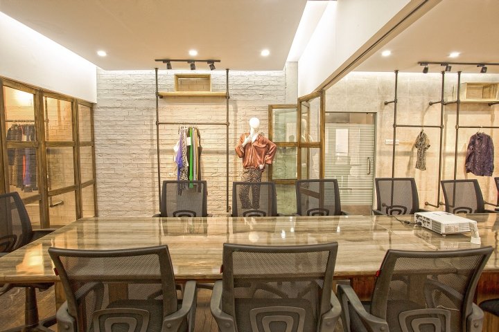 Crown Wears 零英寸展厅,加济布尔 – 孟加拉国 Crown Wears 零英寸展厅,加济布尔 – 孟加拉国