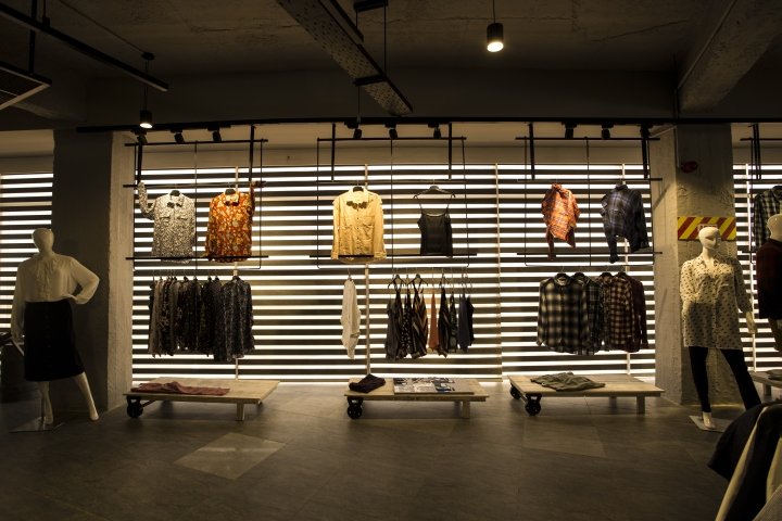 Crown Wears 零英寸展厅,加济布尔 – 孟加拉国 Crown Wears 零英寸展厅,加济布尔 – 孟加拉国