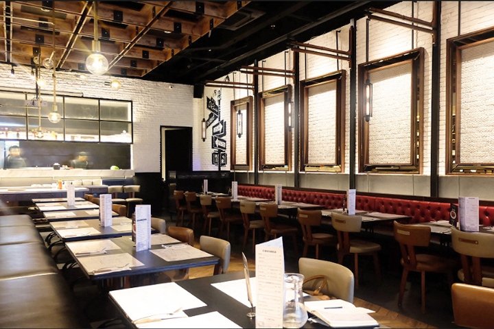 D’Kevin 酒吧、小酒馆和牛排，Portfolio Architectural Lifestyle，雅加达 – 印度尼西亚