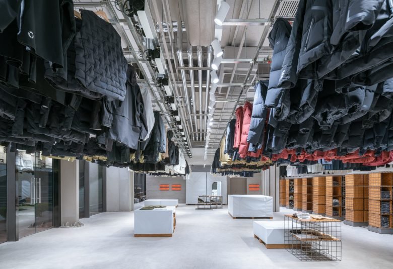 DESCENTE BLANC 北京 / Schemata Architects + Jo Nagasaka