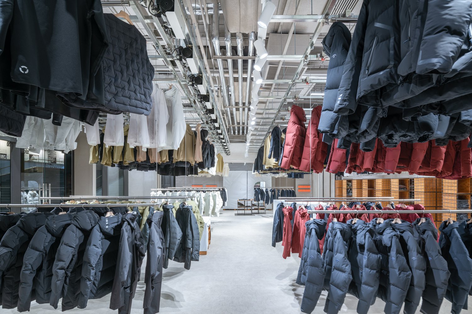 DESCENTE BLANC 北京 / Schemata Architects + Jo Nagasaka