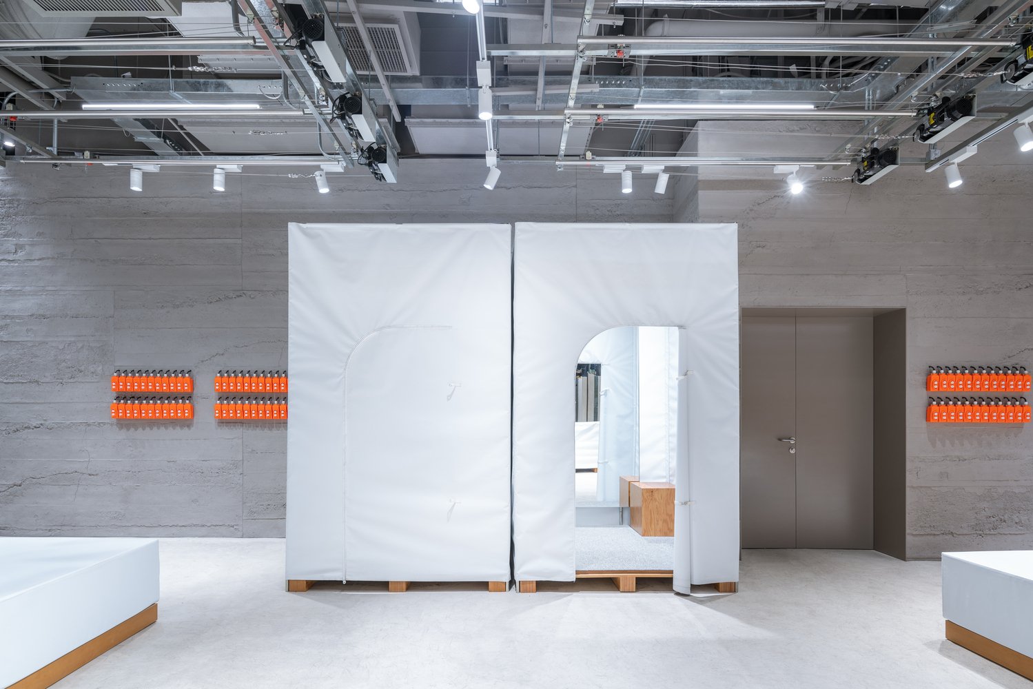 DESCENTE BLANC 北京 / Schemata Architects + Jo Nagasaka