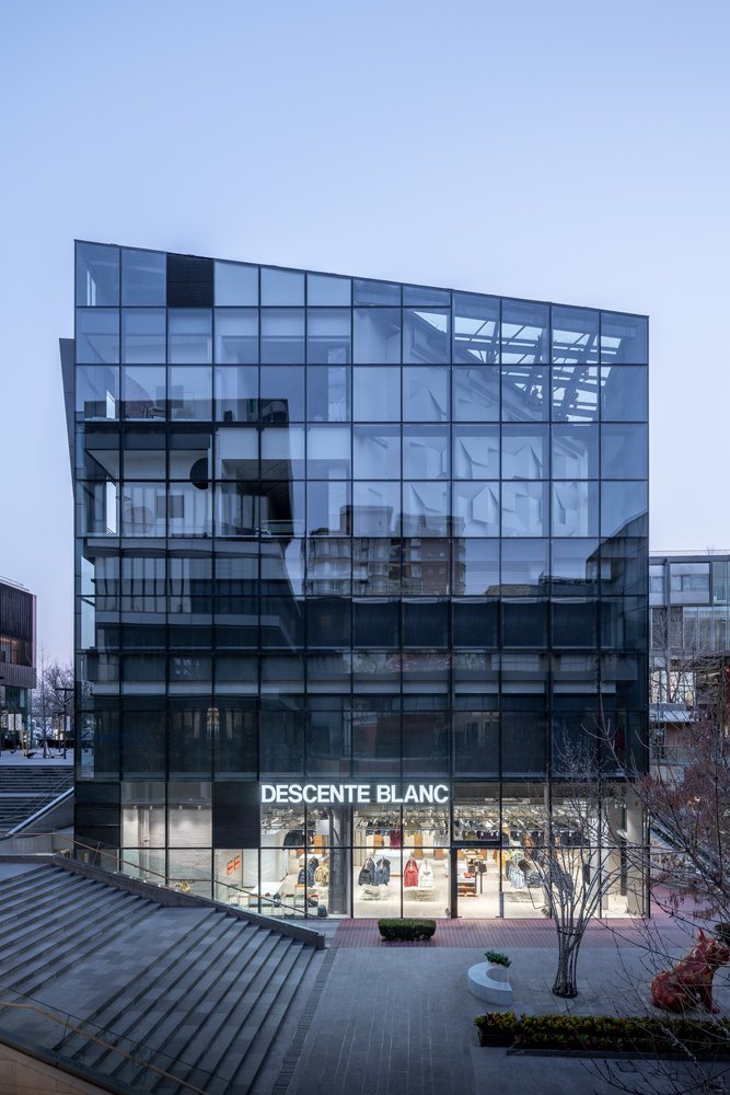 DESCENTE BLANC 北京 / Schemata Architects + Jo Nagasaka