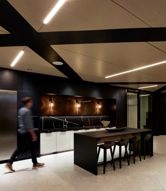 DIRTT 体验中心陈列室和办公室，由 Ware Malcomb 设计