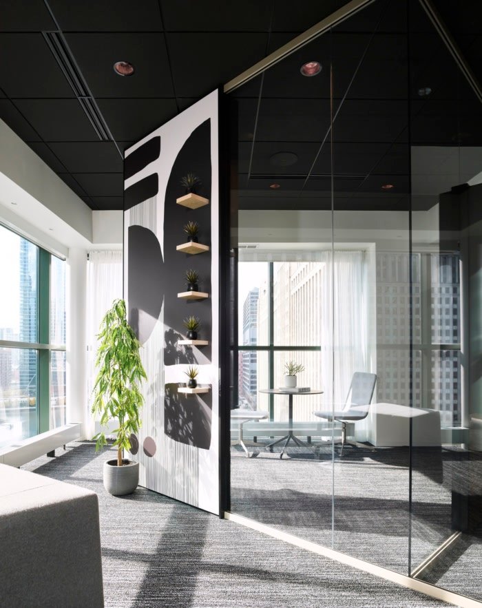 DIRTT 体验中心陈列室和办公室，由 Ware Malcomb 设计