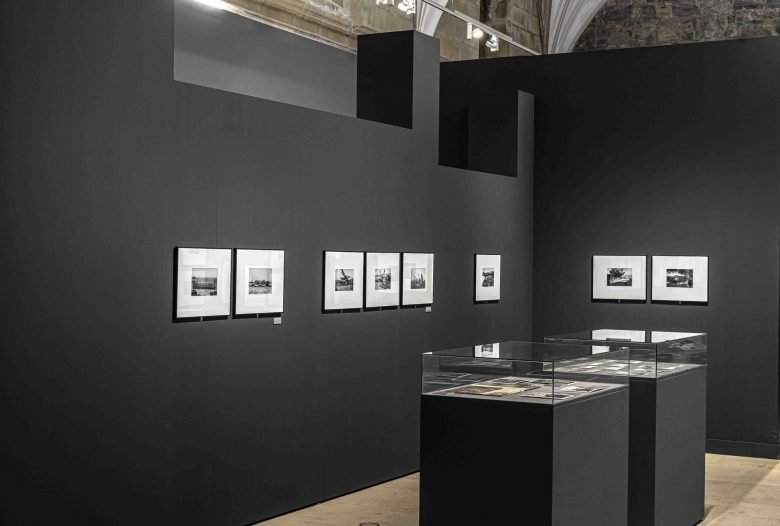 “在烟和雾之间。Sigfrido Koch Bengoechea”展览设计