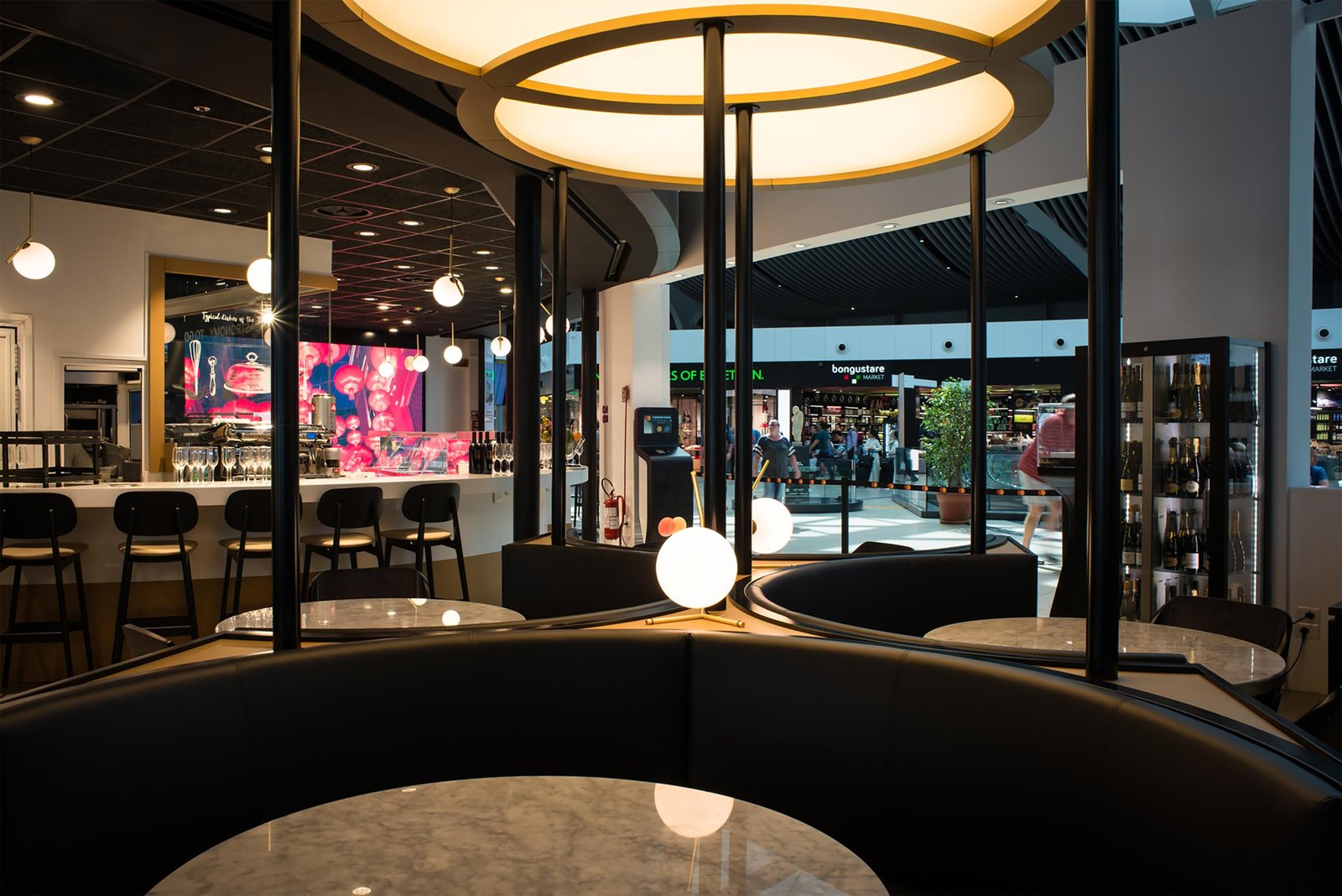 万事达卡小酒馆 | 由 Robilant Associati 设计