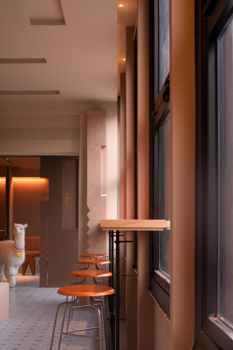 ALL Design Studio 在上海打造“后院”咖啡馆