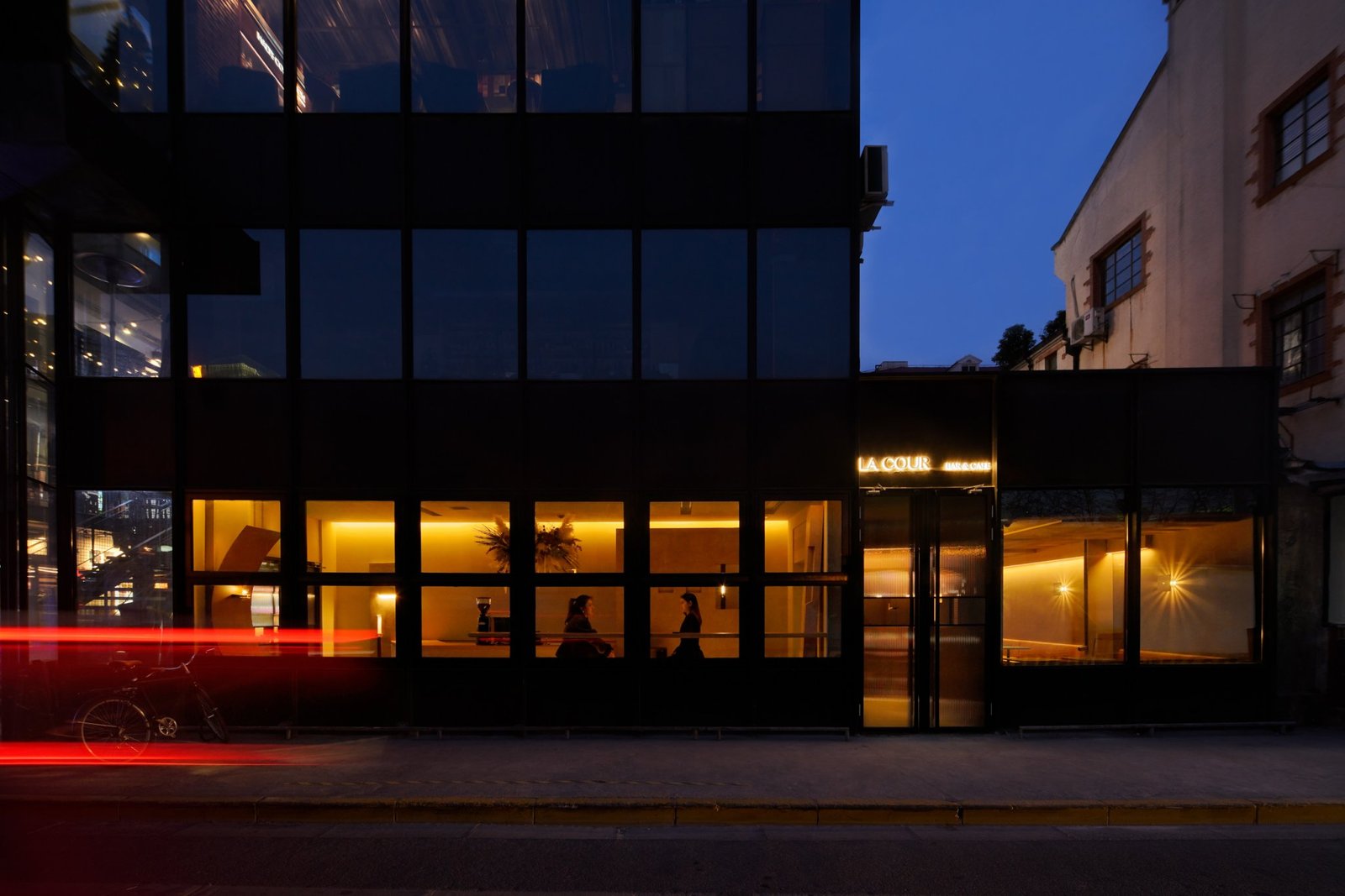 ALL Design Studio 在上海打造“后院”咖啡馆