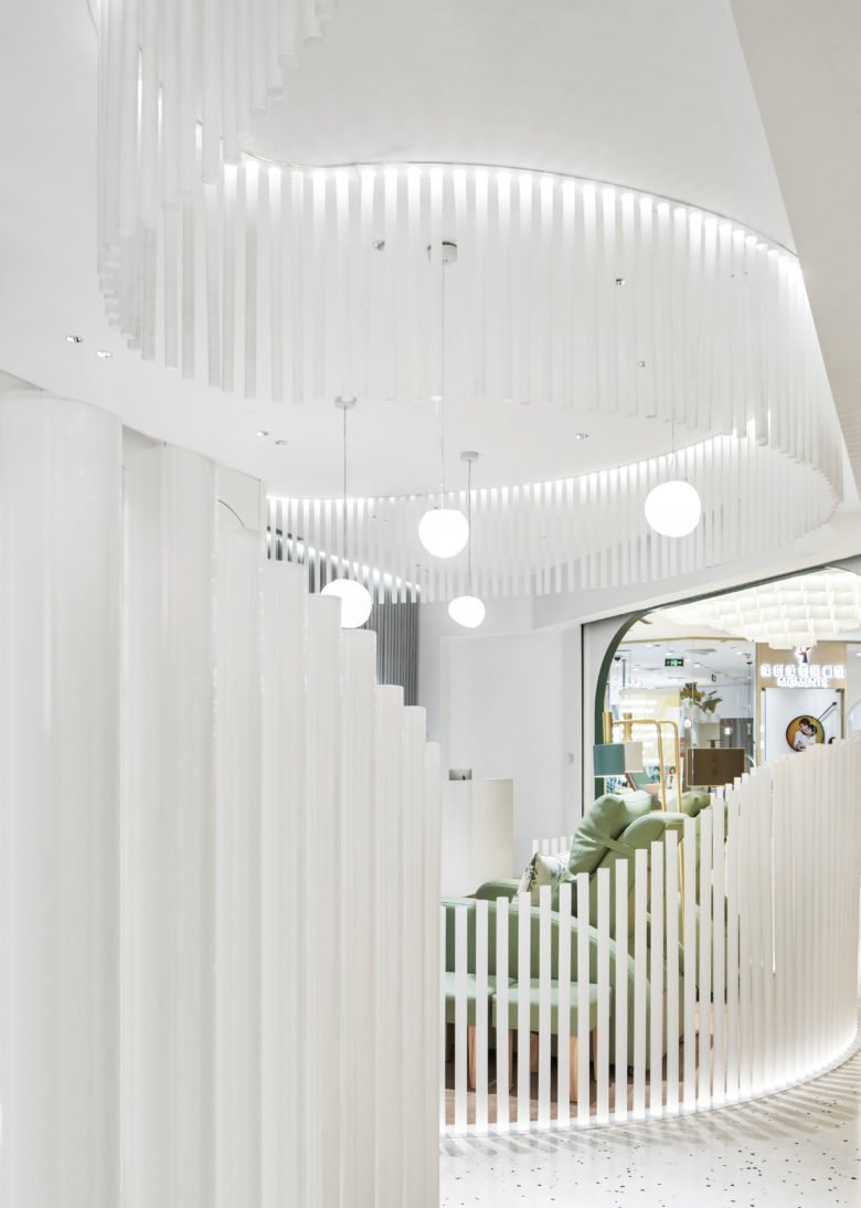 Nazodesign 工作室设计的 InNail 商店