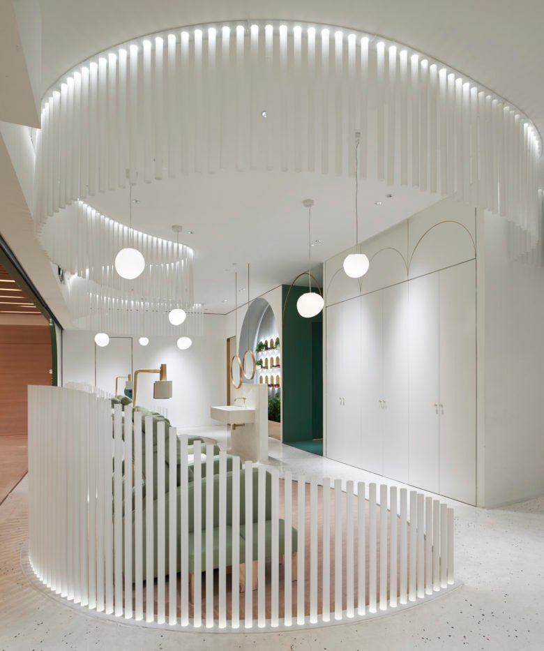 Nazodesign 工作室设计的 InNail 商店