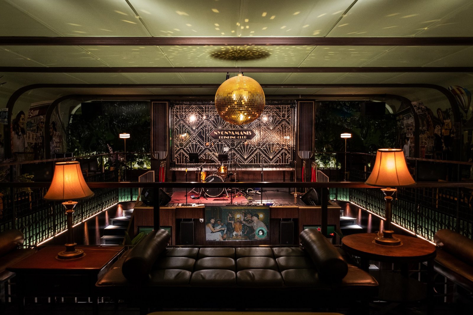 Nyonya Manis 饮酒俱乐部和 Nona Manis 点心俱乐部 by Seniman ruang x erreLUCE