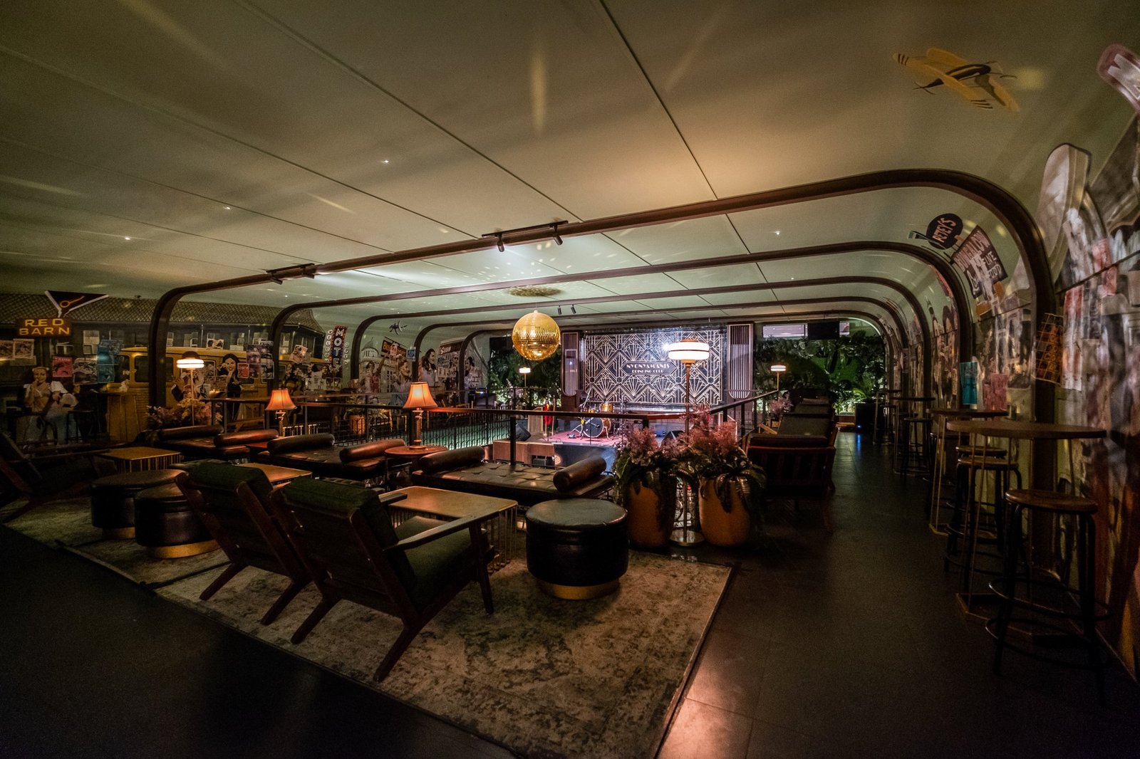 Nyonya Manis 饮酒俱乐部和 Nona Manis 点心俱乐部 by Seniman ruang x erreLUCE