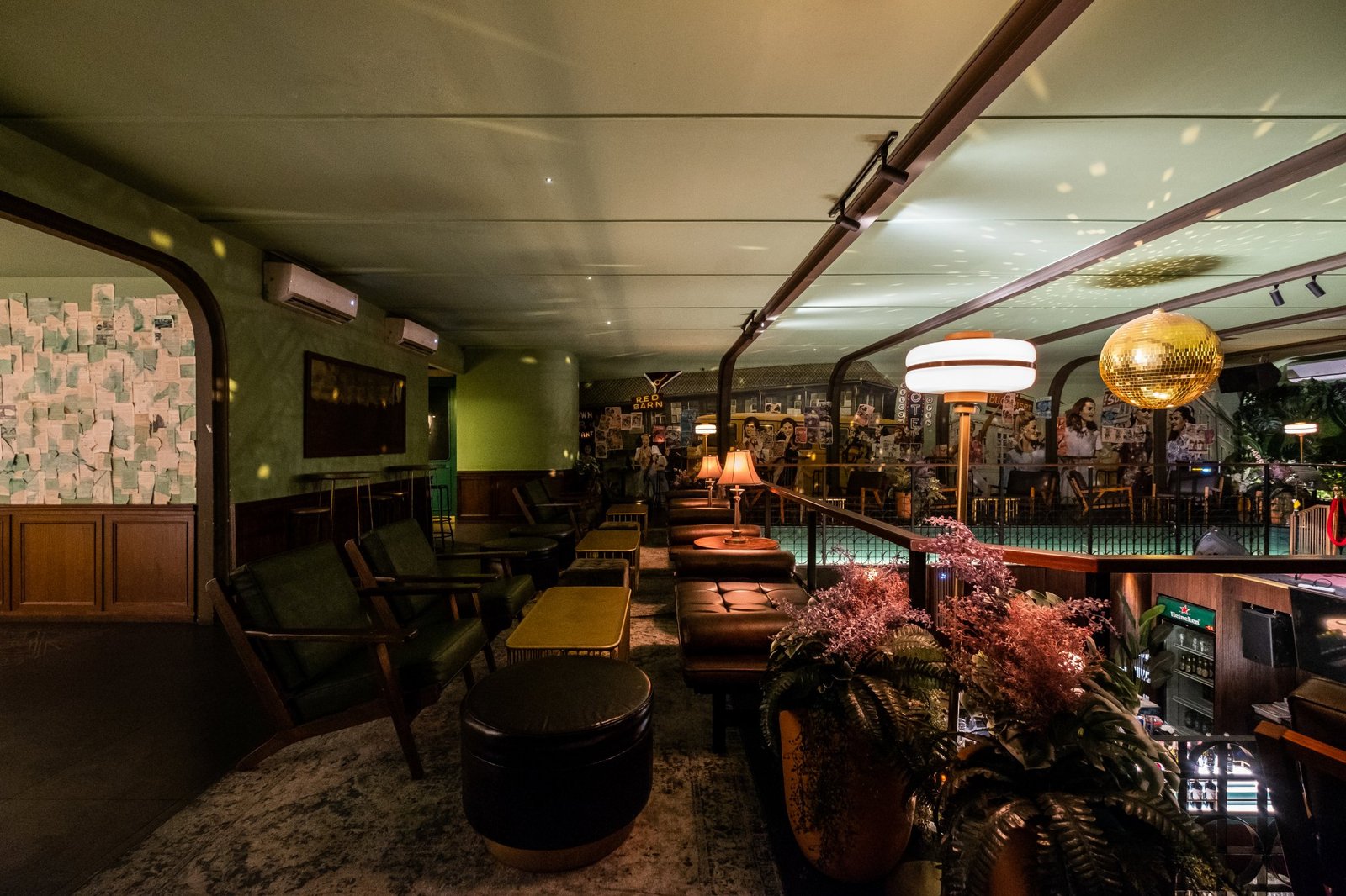 Nyonya Manis 饮酒俱乐部和 Nona Manis 点心俱乐部 by Seniman ruang x erreLUCE