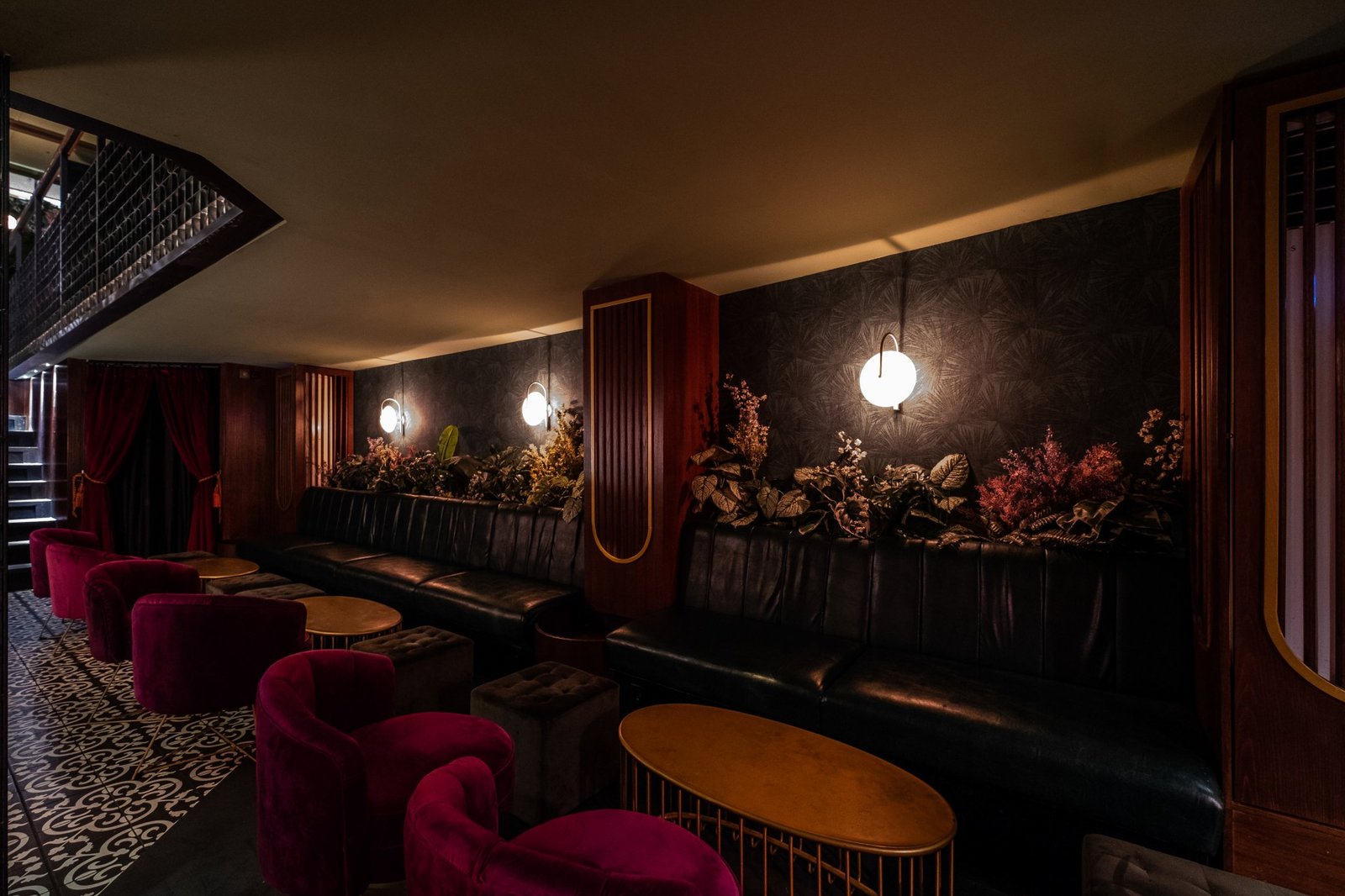 Nyonya Manis 饮酒俱乐部和 Nona Manis 点心俱乐部 by Seniman ruang x erreLUCE