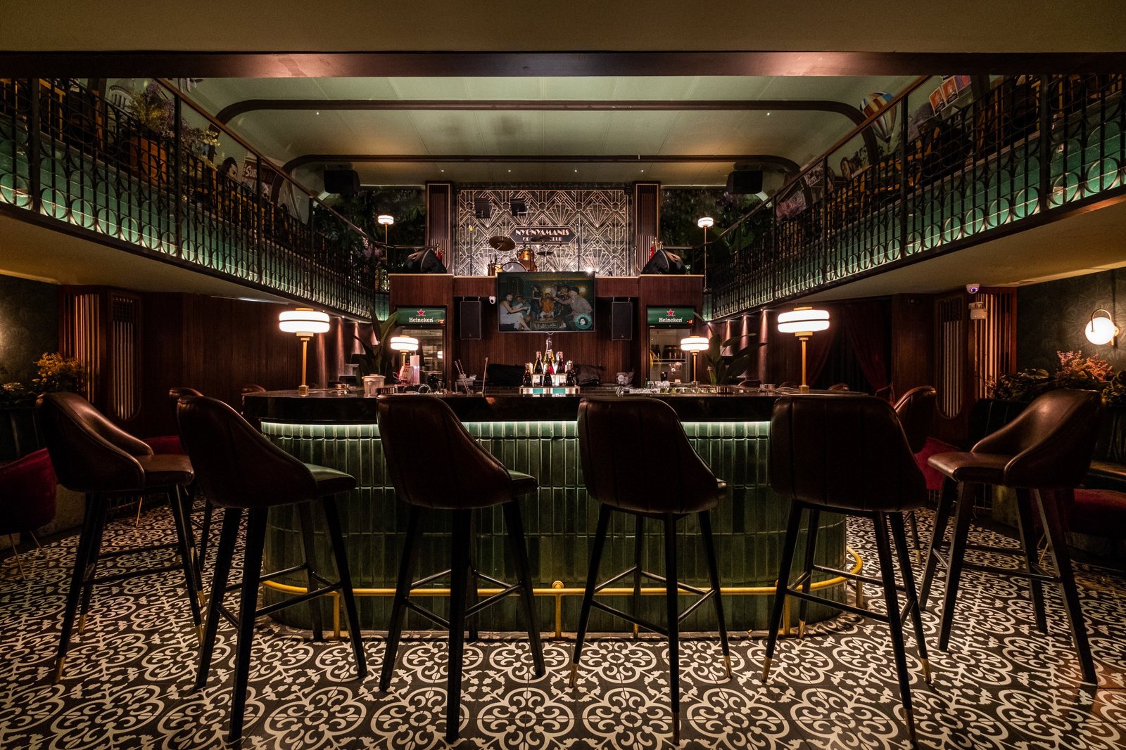 Nyonya Manis 饮酒俱乐部和 Nona Manis 点心俱乐部 by Seniman ruang x erreLUCE