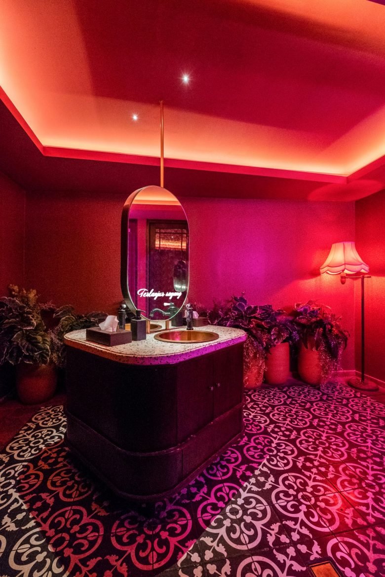 Nyonya Manis 饮酒俱乐部和 Nona Manis 点心俱乐部 by Seniman ruang x erreLUCE