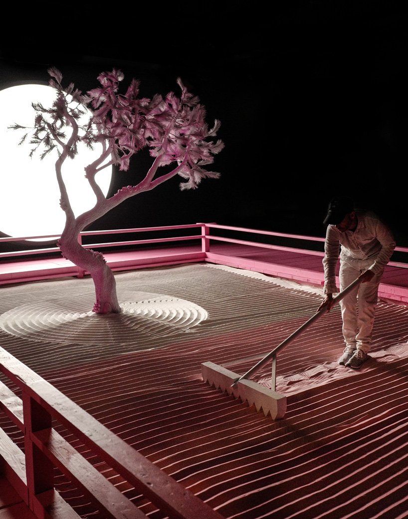 丹尼尔·阿沙姆 (Daniel Arsham) 讨论了弗里德曼·本达 (Friedman Benda) 的“对话中的设计”中建筑与时间的消解