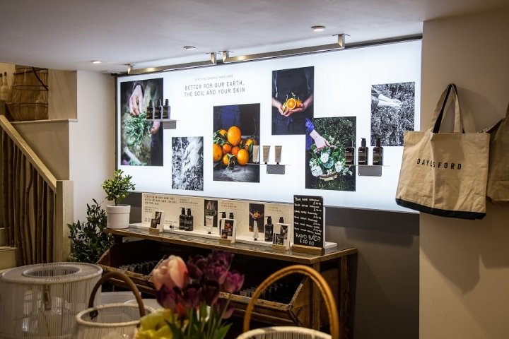 英国伦敦 The Marketing Works 的戴尔斯福德柔性显示屏 英国伦敦 The Marketing Works 的戴尔斯福德柔性显示屏