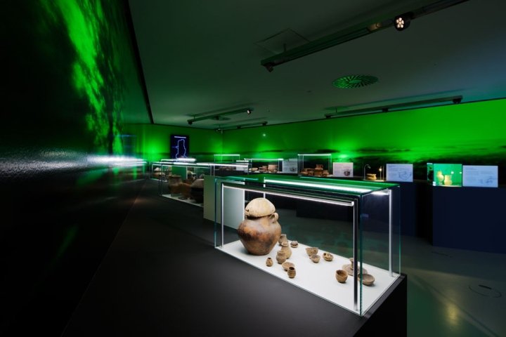 死亡与仪式——告别与纪念文化展览，由 Gourdin & Müller 举办，开姆尼茨——德国