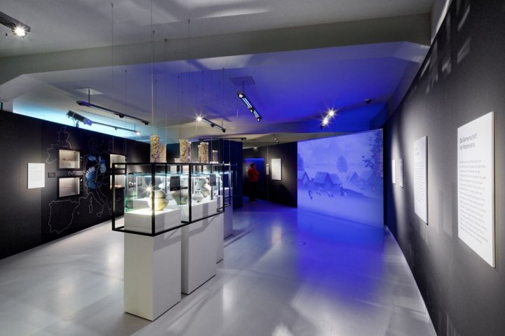 死亡与仪式——告别与纪念文化展览，由 Gourdin & Müller 举办，开姆尼茨——德国