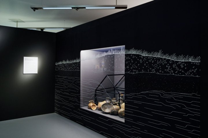 死亡与仪式——告别与纪念文化展览，由 Gourdin & Müller 举办，开姆尼茨——德国