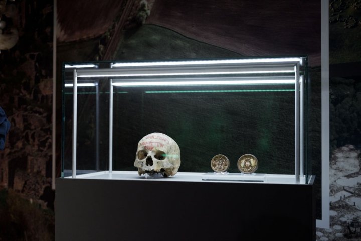 死亡与仪式——告别与纪念文化展览，由 Gourdin & Müller 举办，开姆尼茨——德国