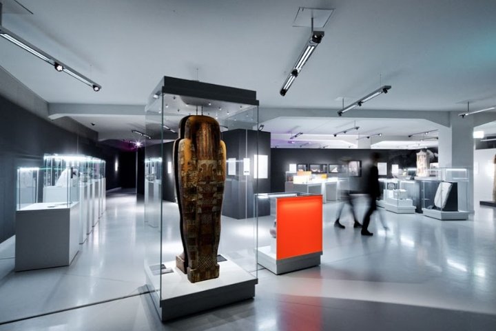 死亡与仪式——告别与纪念文化展览，由 Gourdin & Müller 举办，开姆尼茨——德国