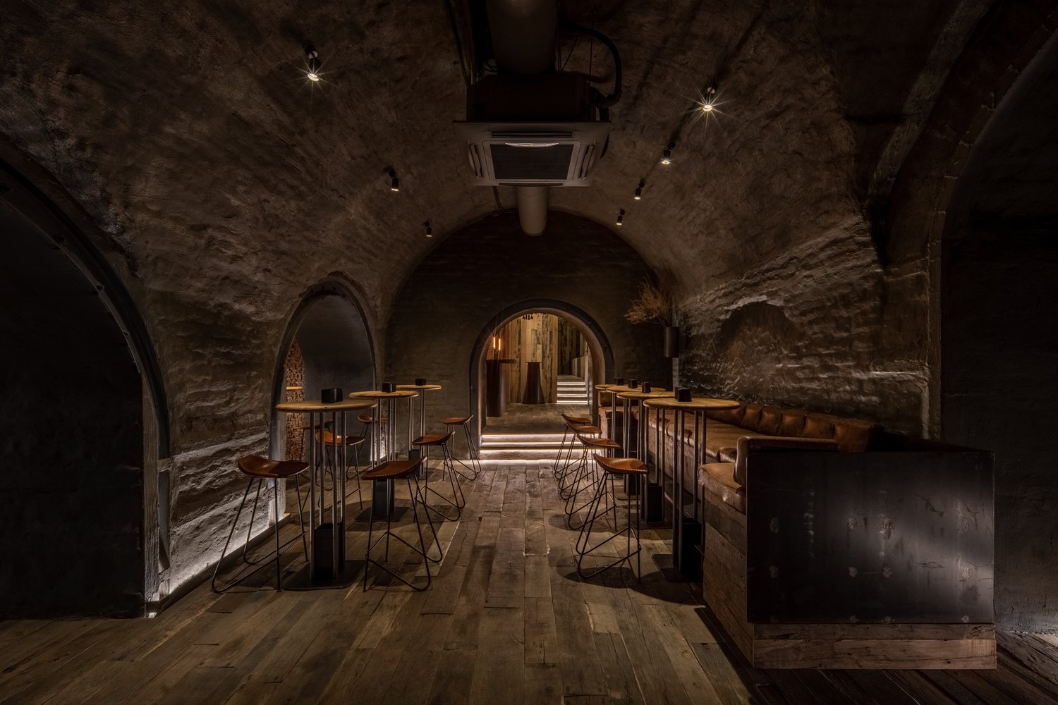 YOD 集团的 Deep Bar