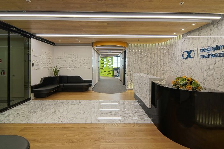 Garanti Barter / Değişim Merkezi 总部由 OSO Architecture 设计，土耳其伊斯坦布尔