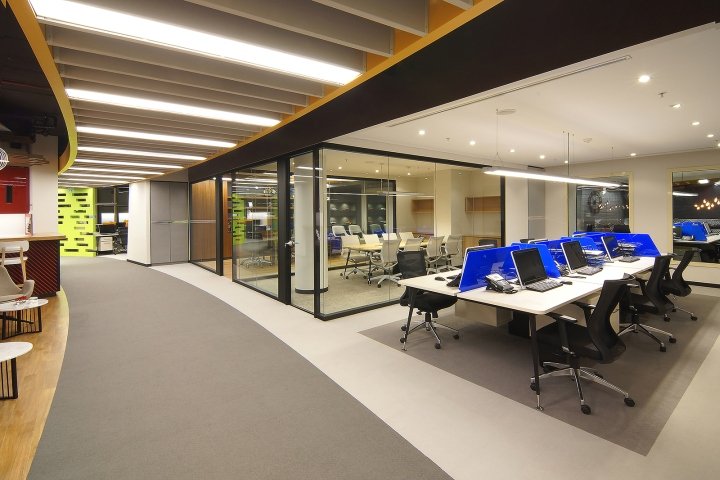 Garanti Barter / Değişim Merkezi 总部由 OSO Architecture 设计，土耳其伊斯坦布尔