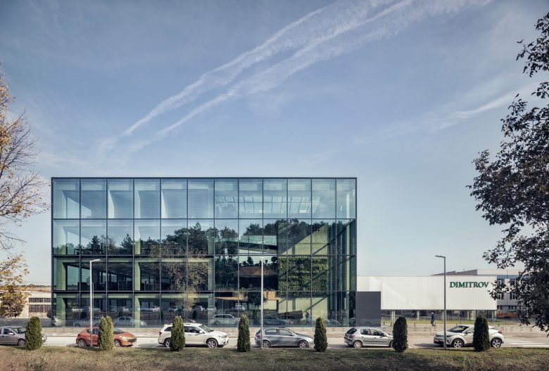 Desizo Monni 行政大楼 / A&A Architects
