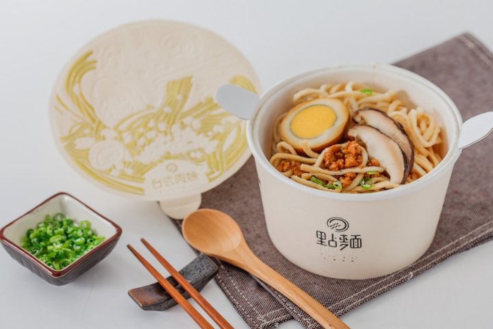 Dian Mian instant noodles by Liang Jin-Wei, Zhan Yu-Rou, Sung Hsiao-Chi, and Kao Yu-Wei