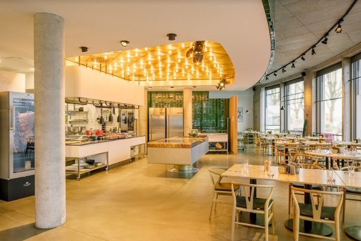 德国汉堡 Mo.studio 设计的 Die Gute Botschaft 餐厅