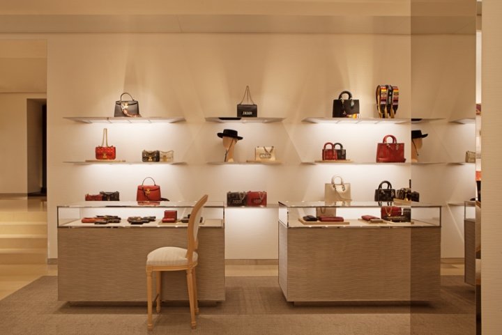 西班牙马德里迪奥商店翻新