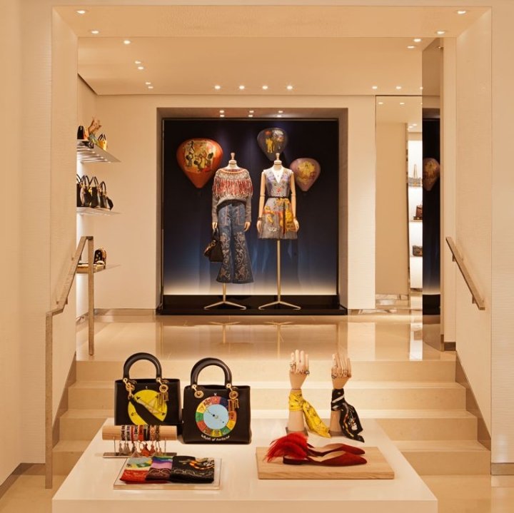 西班牙马德里迪奥商店翻新