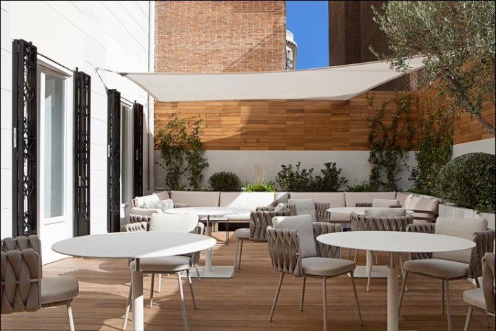 西班牙马德里迪奥商店翻新