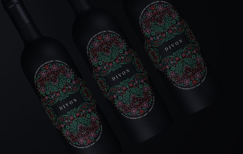 Divon 酒标由 Kriszta Szegedi 设计